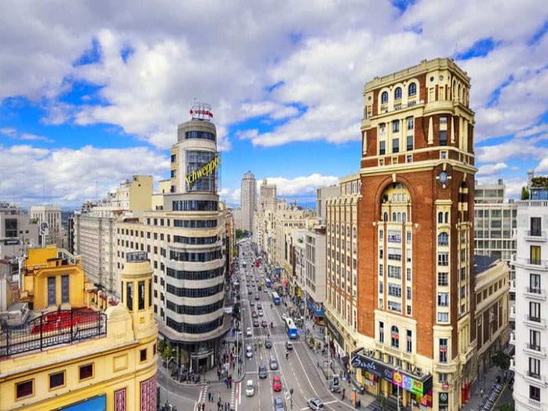 La ville de Madrid s’érige contre Airbnb en régulant les locations touristiques
