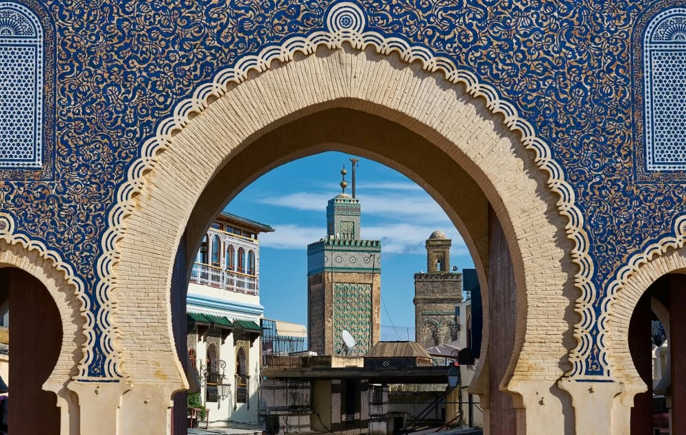 Fès-Meknès investit 68 MDH dans des centres d’information et bus touristiques