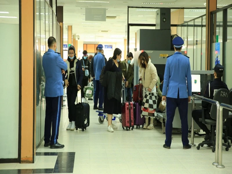 Aéroports: la Douane serre la vis sur les marchandises et les cadeaux