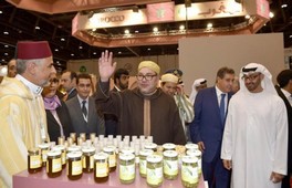 Abou Dhabi  Mohammed VI visite le pavillon marocain au SIAL Moyen Orient 