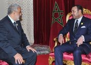  Réf : 3_tata_3_3 Titre :   Le roi critique le gouvernement islamiste sur sa politique éducative    Le roi Mohammed VI (D) et Abdelilah Benkirane, le chef du parti islamiste modér
