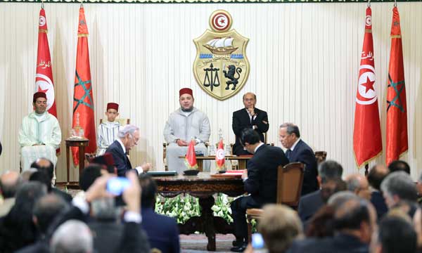 Le Souverain entame une visite officielle en République tunisienne