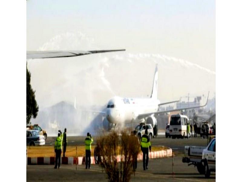 Russie : un Airbus atterrit d'urgence dans un champ de maïs, les pilotes salués en 