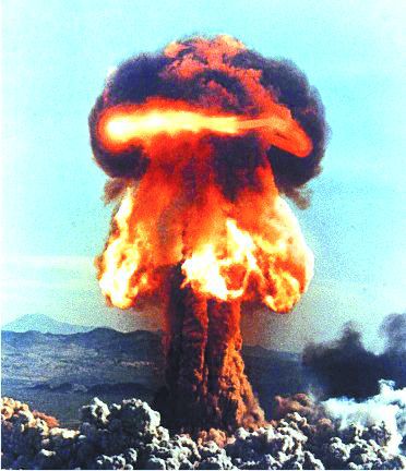 Il y a 69 ans, Hiroshima Les dossiers de l’Histoire   L’atome au service de la guerre