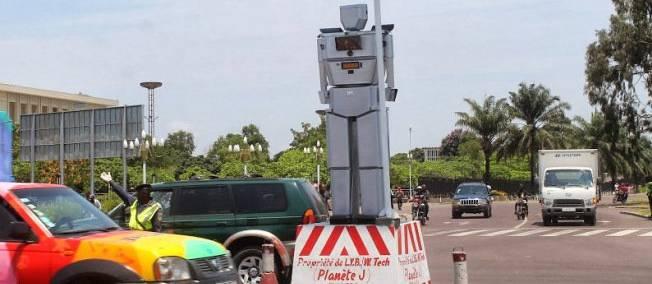 Rêve de conquête du monde pour les robots routiers de Kinshasa