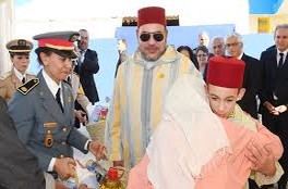 S.M. le Roi lance à Rabat l'opération nationale de soutien alimentaire «Ramadan 1436»  Mobilisant une enveloppe budgétaire de 55 millions de dirhams, l'action royale de générosité bén&eac