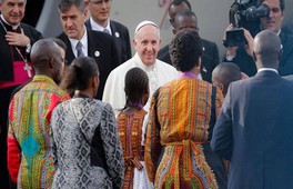 A Nairobi, le Pape François met en garde contre le désespoir qui alimentent le terrori