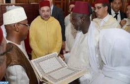 S M  le Roi, Amir Al Mouminine, fait don de 10.000 exemplaires du Saint Coran aux parties en charge de la gestion des affaires religieuses en Guinée Bissau