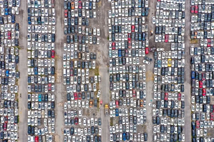 Après les inondations, l’immense cimetière de voitures en Chine 