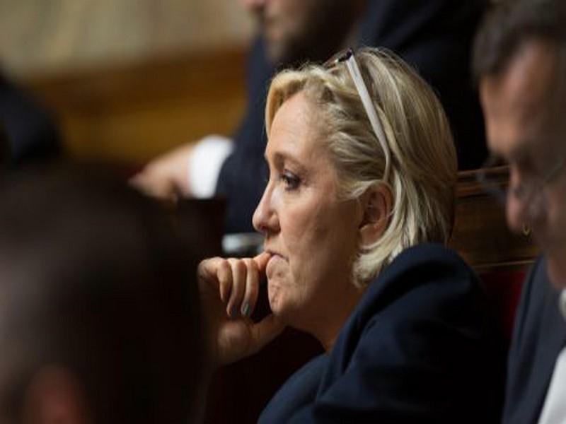 France: La justice saisit 2 millions d’euros destinés au parti de Le Pen 