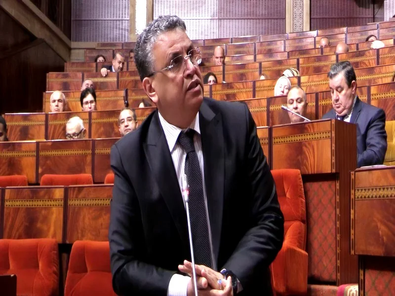 La Fin de l'Exigence du Contrat de Mariage dans les Hôtels : Réactions et Débats