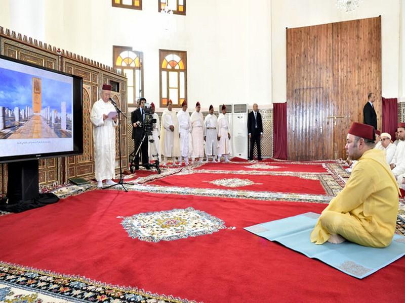 S.M. le Roi, Amir Al Mouminine, visite le chantier de restauration de la Mosquée Oueld El Hamra dan