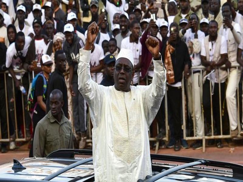 Au Sénégal, Macky Sall se dirigerait vers une solide victoire 