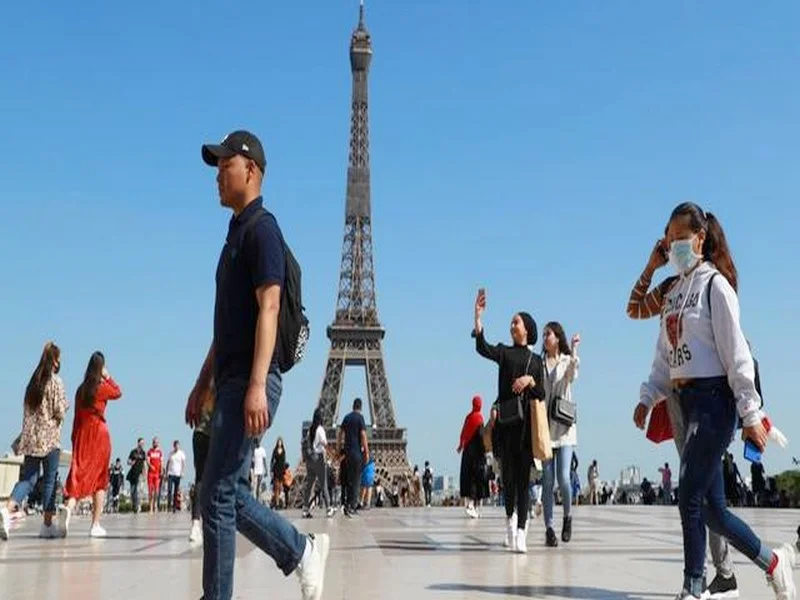 Tourisme : la France dit niet aux personnes ayant reçu des vaccins chinois et russes