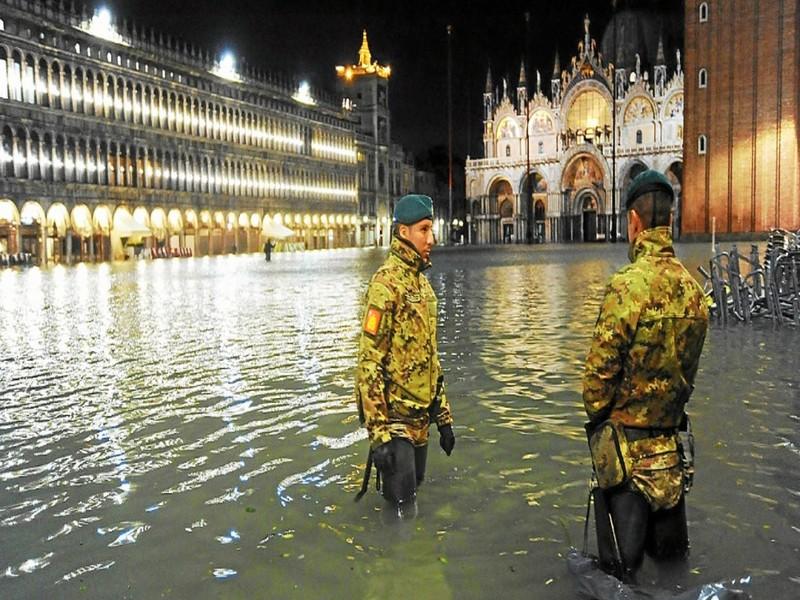 Nouveau pic de marée haute attendu à Venise après une inondation historique