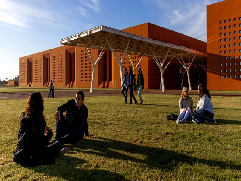 Le fort taux de féminisation des écoles d’ingénieurs au Maroc interroge en France