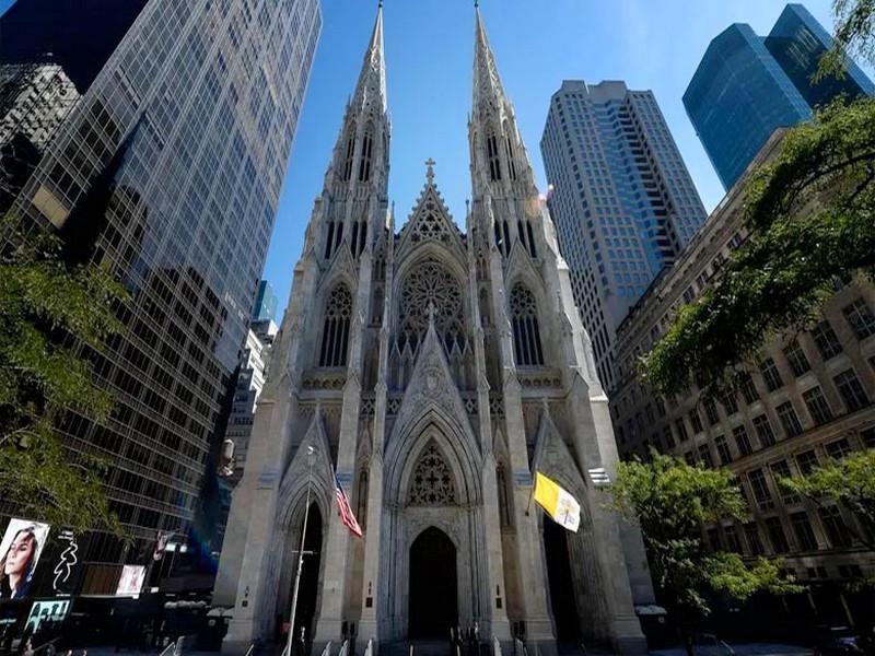 Arrestation d'un individu avec des bidons d'essence à la cathédrale de New York