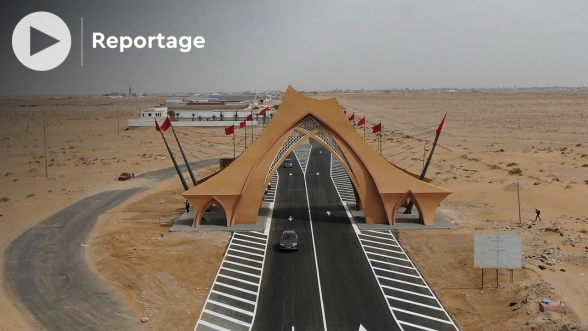 Laâyoune: un impressionnant monument sous forme de tente orne désormais l’entrée sud de la ville