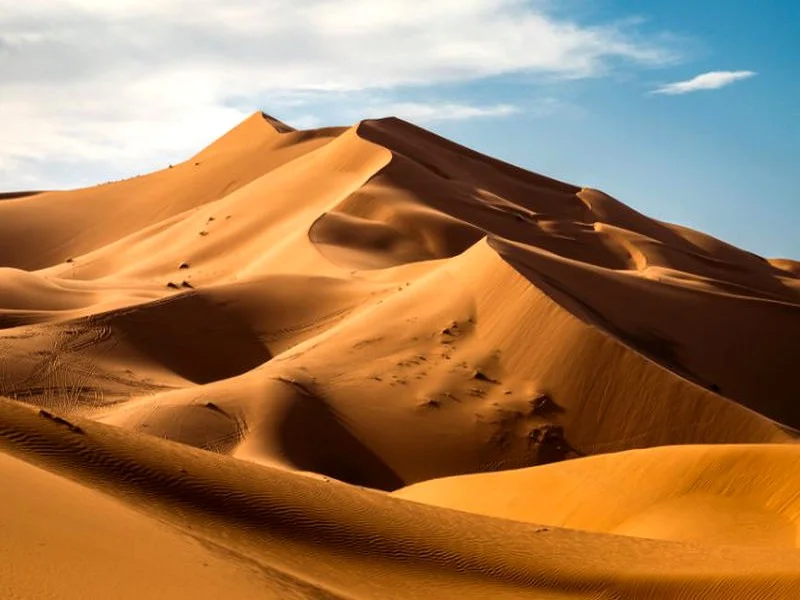 Des chercheurs britanniques révèlent les secrets d'une immense dune étoilée vieille de 13 000 ans, située dans le Sud-Est du Maroc