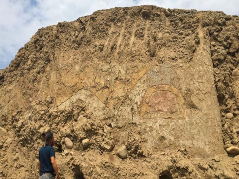 Archéologie : vieille de 3200 ans, une gigantesque peinture d’une divinité araignée vient d’être découverte au Pérou