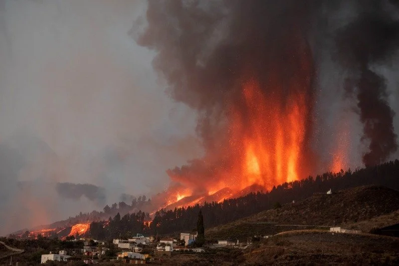 #ALERTE_20_SEPTEMBRE_2021_CANARIES: Une éruption volcanique aux Canaries : De “nombreuses” habitations détruites, selon les autorités