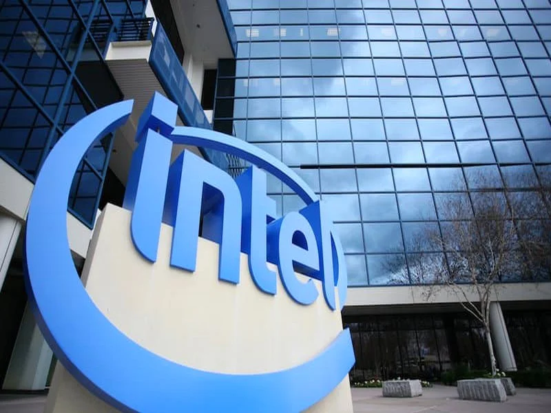Semi-conducteurs: Intel prêt à construire une usine en Europe, contre 8 milliards d'euros de subventions