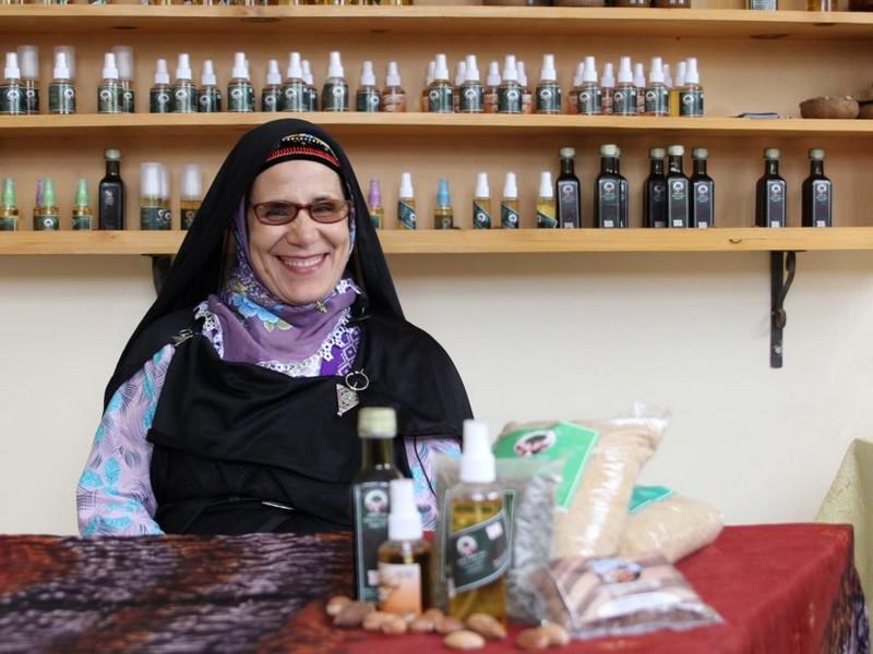 Cette femme est devenue une véritable actrice du changement dans son village en rendant les femmes 100% autonomes