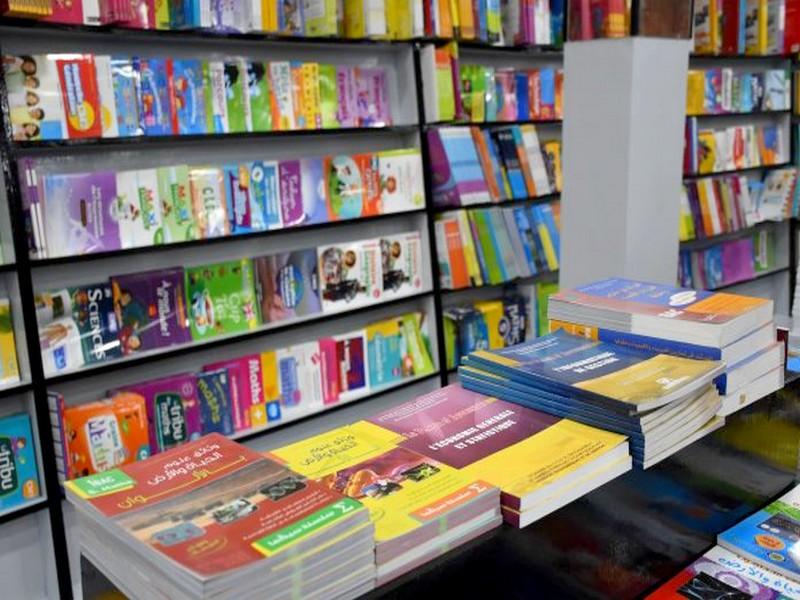 Ecoles: les livres du primaire disponibles... un mois après la rentrée