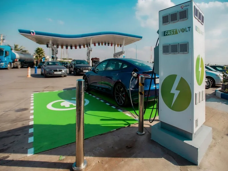 Maroc : Le plus grand réseau de bornes de recharge rapides installé dans les stations Afriquia sur l’axe Tanger-Agadir