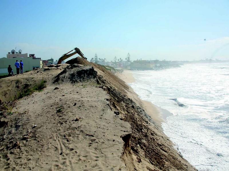 Alors que l’avancée de l’océan est irréversible, les autorités ferment les yeux sur le saccage de dunes séculaires à Mohammedia