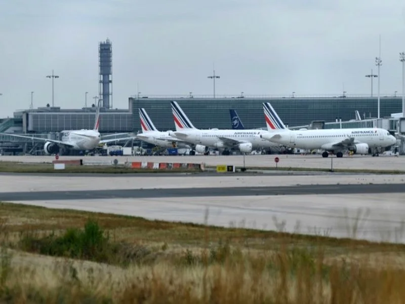 Chaos dans le ciel français : des milliers de vols annulés pendant les vacances scolaires