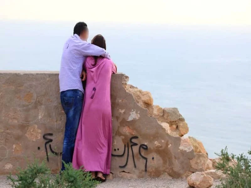 Les Marocains très divisés sur les relations hors mariage