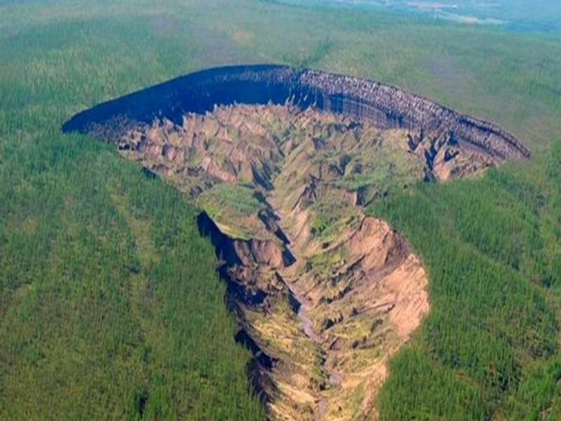 Il y a un énorme cratère en Sibérie, et il ne cesse de s’agrandir