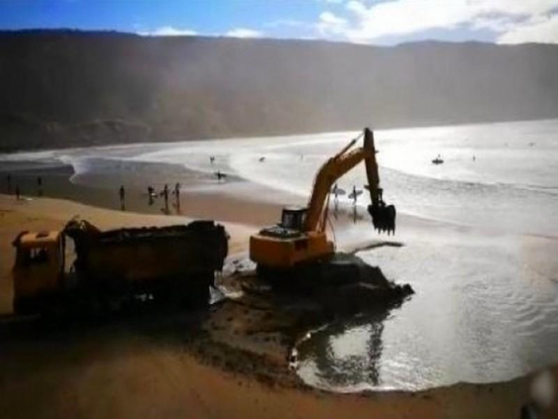 Vidéo. Révoltant: à Agadir, le pillage du sable bat son plein