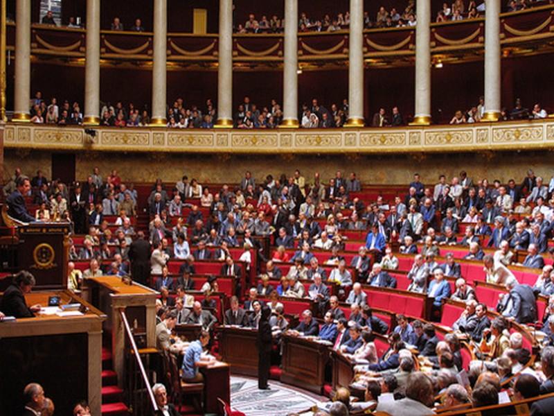 SNCF : la réforme adoptée à l'Assemblée française, la grève se poursuit