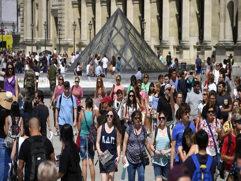 Y'a-t-il trop de touristes à Paris ?