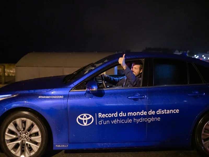 Toyota Mirai franchit la barre symbolique des 1 000 km et bat le record du monde de distance pour un véhicule à hydrogène