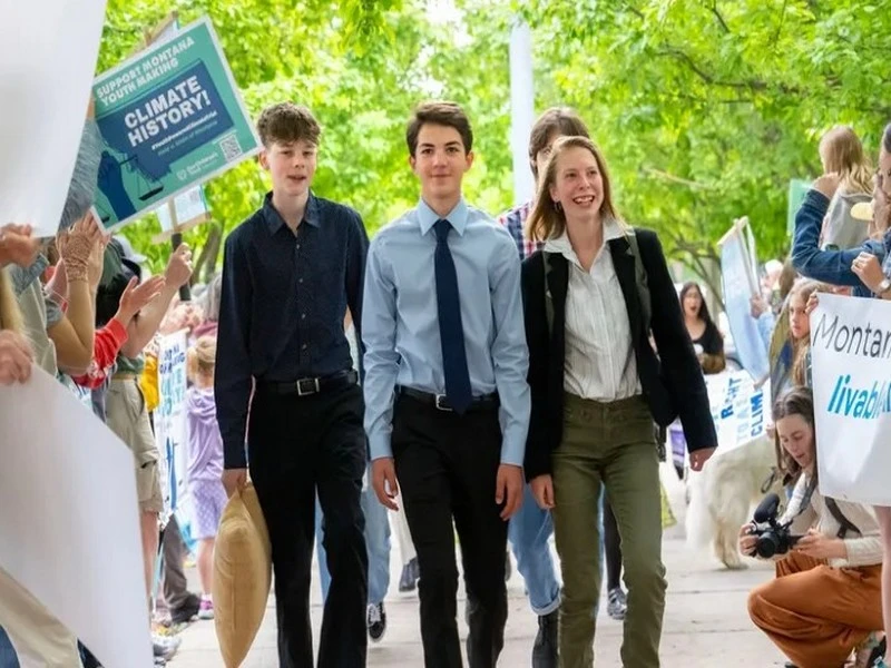 DANS LE PREMIER GRAND PROCÈS CLIMATIQUE AUX ÉTATS-UNIS, DES JEUNES AMÉRICAINS REMPORTENT UNE VICTOIRE HISTORIQUE