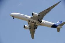 BLAGNAC (France) (AFP)  L\'Airbus A350, nouvelle arme d\'Airbus face à Boeing, prend son envol