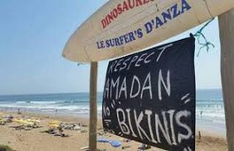 AGADIR     AFFICHE SURPRISE    NO BIKINIS