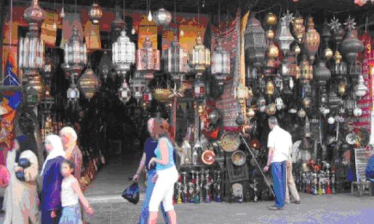 Tourisme Les bazaristes marrakchis sortent de leurs gonds