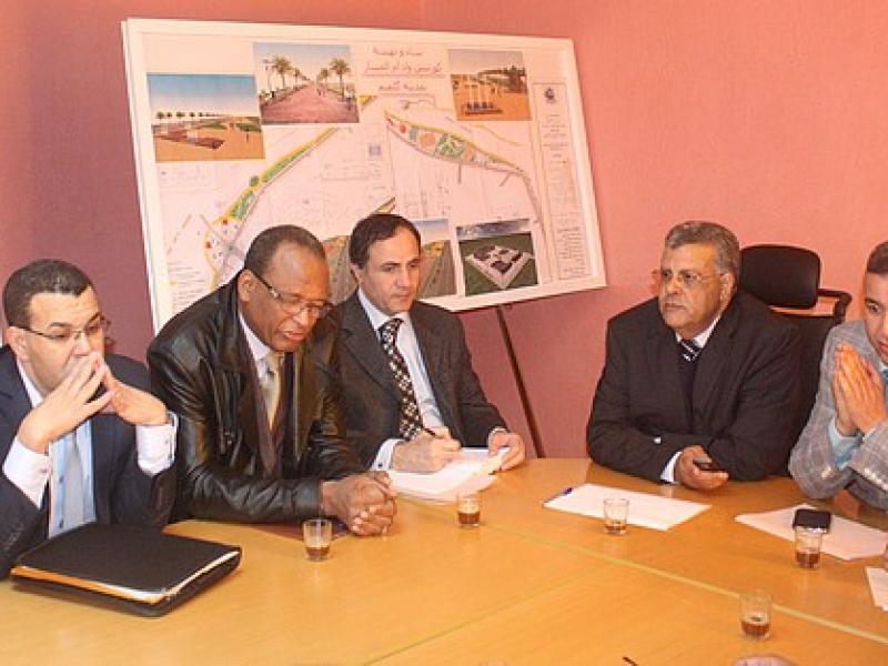 28/12/2010 En présence de M le Wali Abdellah Amimi Présentation de trois projets intégrés à Guelmim d\'un coût de près de 540 MDH