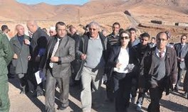 Inondations dans le Sud du Maroc Charafat Afilal modifiera son programme 2015 pour venir en aide aux zones sinistrées