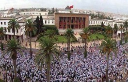 Un imposant sit in des étudiants en médecine à Rabat