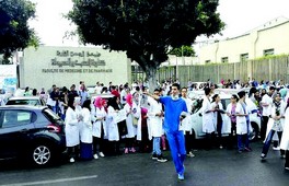 La marche des blouses blanches  L’avenir de nos futurs médecins est en jeu 