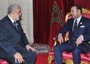Réf : 3_tan tan_3_3 Titre : Le roi critique le gouvernement islamiste sur sa politique éducative Le roi Mohammed VI (D) et Abdelilah Benkirane, le chef du parti islamiste mod&eacut