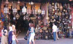 Tourisme Les bazaristes marrakchis sortent de leurs gonds