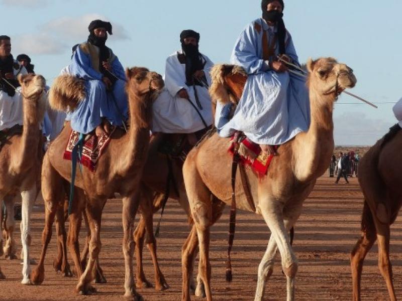 La participation des tribus du Sahara au Moussem de Tan Tan reflète leur attachement à leur marocanité