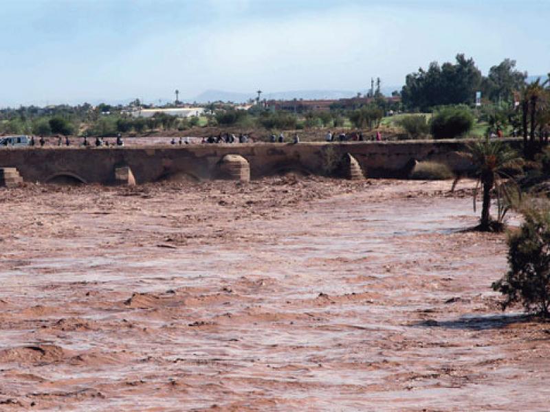 Des digues de protection contre les eaux crues à Tan-Tan