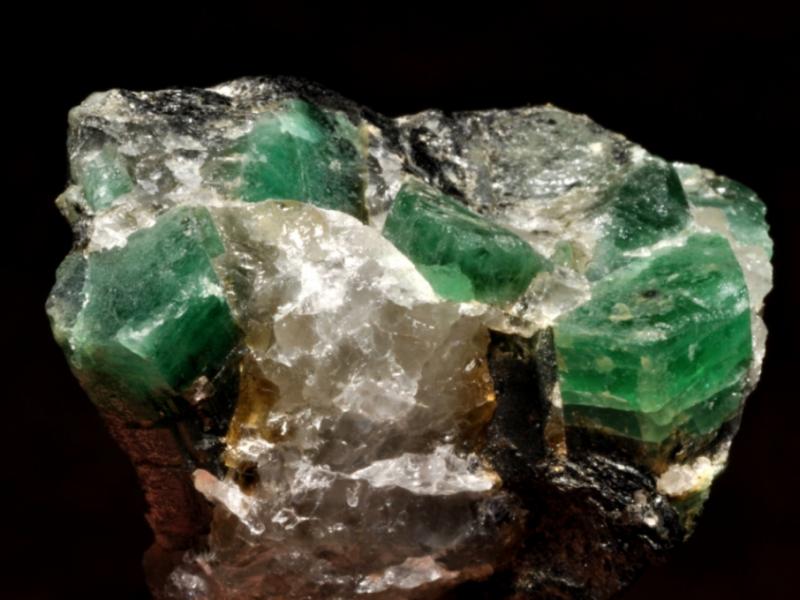 Mieux connaître le zircon pour apprécier ses qualités